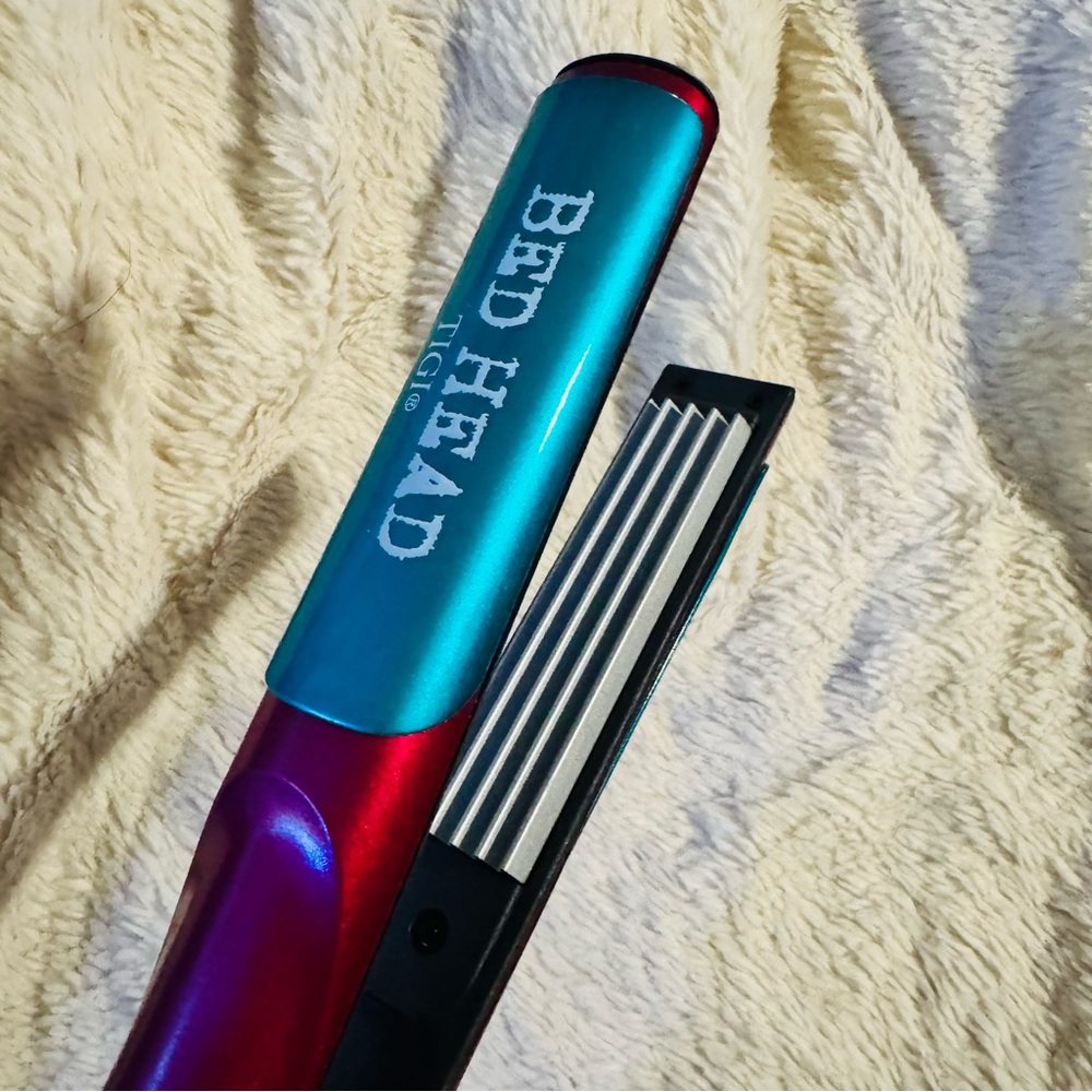 Bed Head TIGI Pink & Teal Styling Iron - Picture 4 of 5